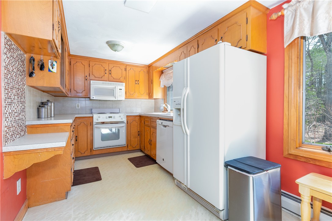 851 Matteson Road Coventry, RI 02816 - Photo 7 of 34