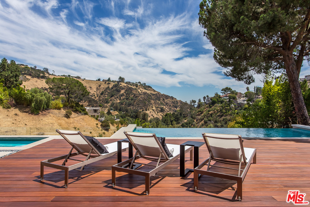7524 Devista Drive Los Angeles, CA 90046 - Photo 18 of 54 a view of a chairs and table on the terrace