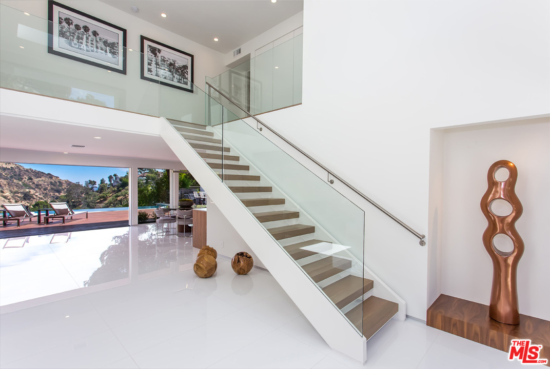 7524 Devista Drive Los Angeles, CA 90046 - Photo 26 of 54 a view of entryway and hall