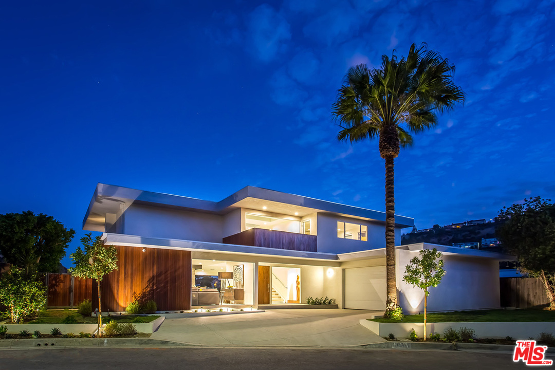 7524 Devista Drive Los Angeles, CA 90046 - Photo 41 of 54 a view of a building in the background