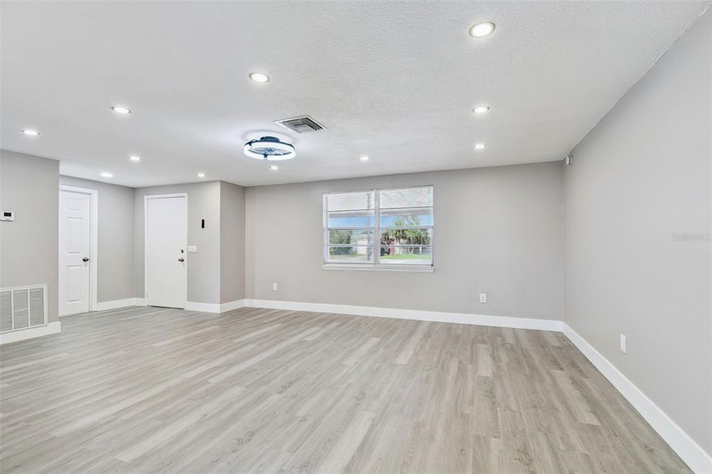 3800 Darlington Road Holiday, FL 34691 - Photo 4 of 36