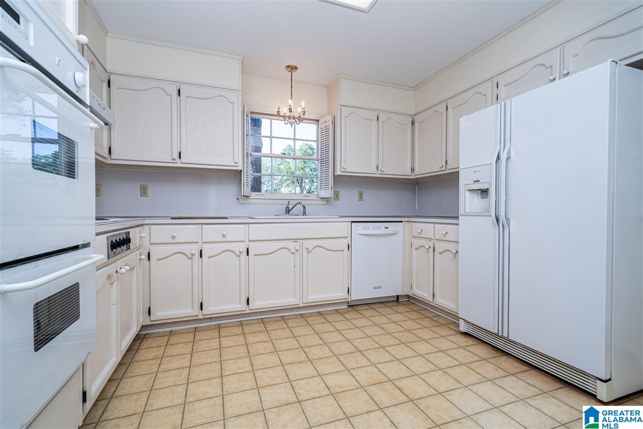 3872 Spring Valley Road Birmingham, AL 35223 - Photo 10 of 42