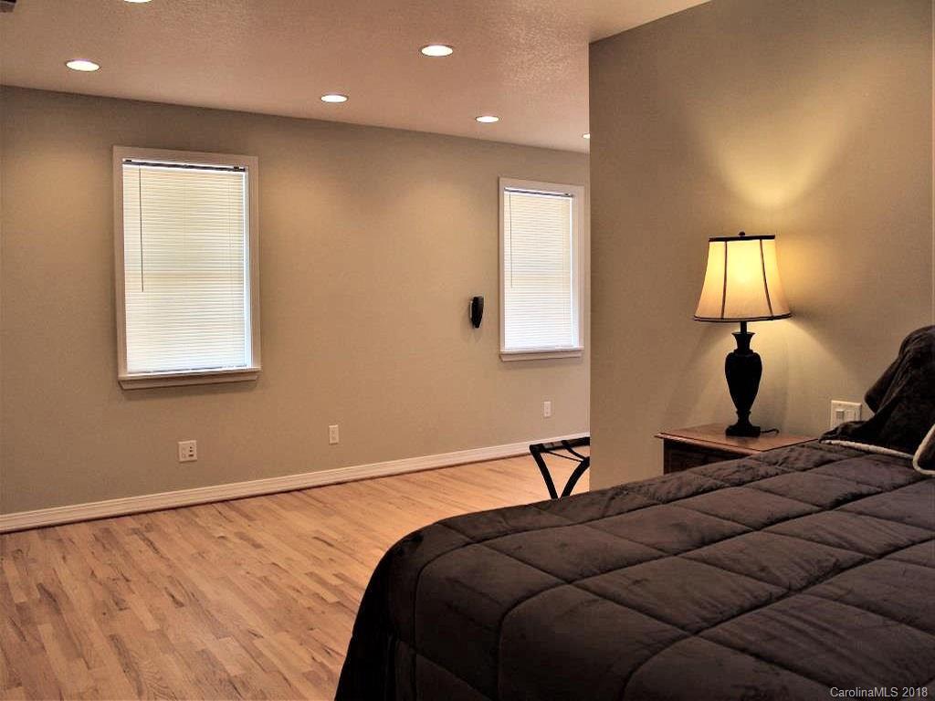 624 Carpenter Road Bryson City, NC 28713 - Photo 13 of 33 a bedroom with a bed and a lamp