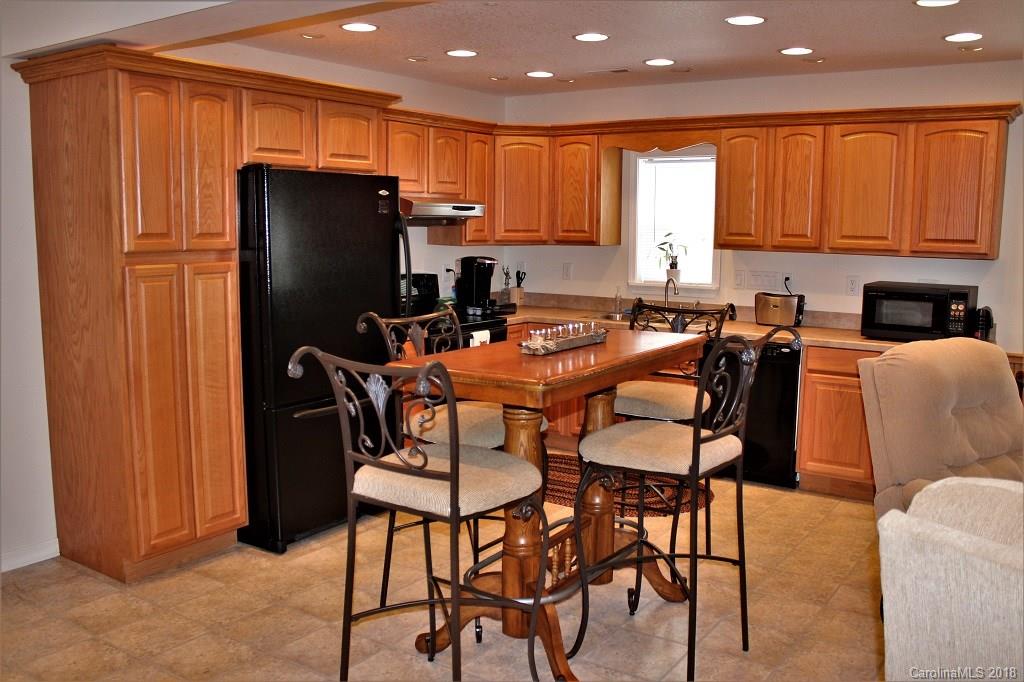 624 Carpenter Road Bryson City, NC 28713 - Photo 5 of 33 a table and chairs in a kitchen