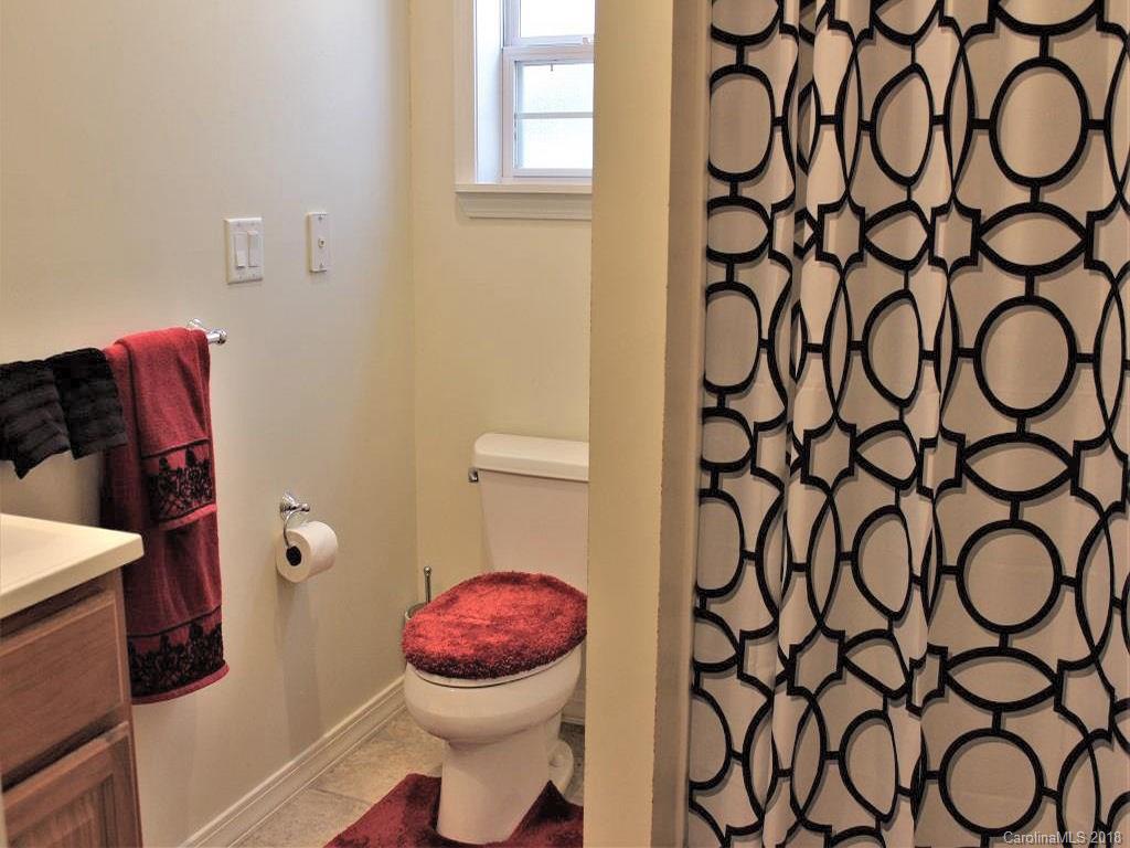 624 Carpenter Road Bryson City, NC 28713 - Photo 9 of 33 a bathroom with a toilet and a shower curtain