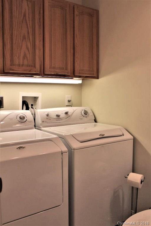 624 Carpenter Road Bryson City, NC 28713 - Photo 10 of 33 a utility room with dryer and washer