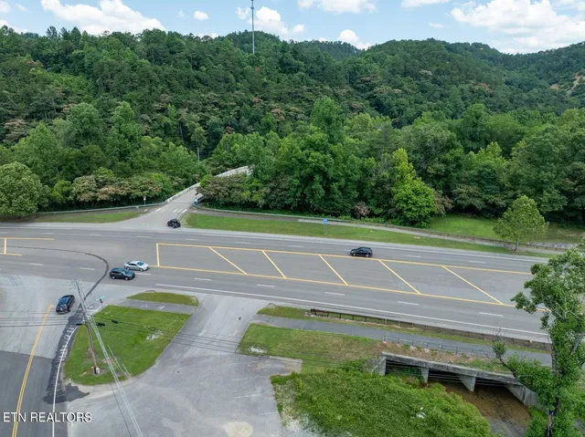$250,000 | 7018 East Lamar Alexander Parkway, Townsend, TN 37882