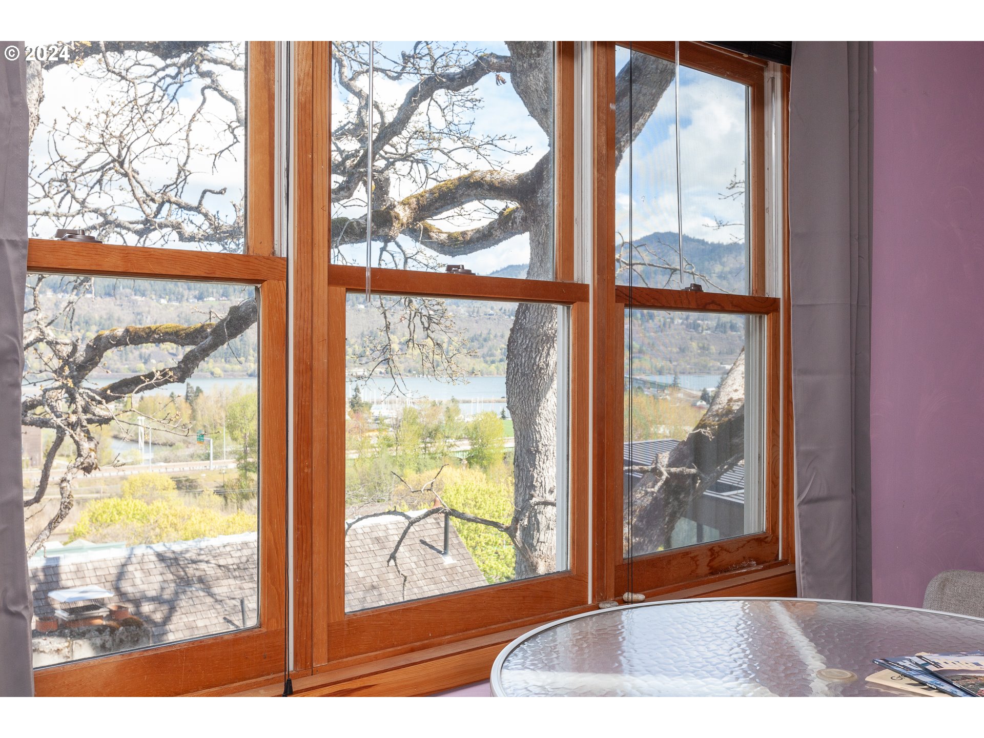 1 State Street Hood River, OR 97031 - Photo 16 of 47 a view of living room and window