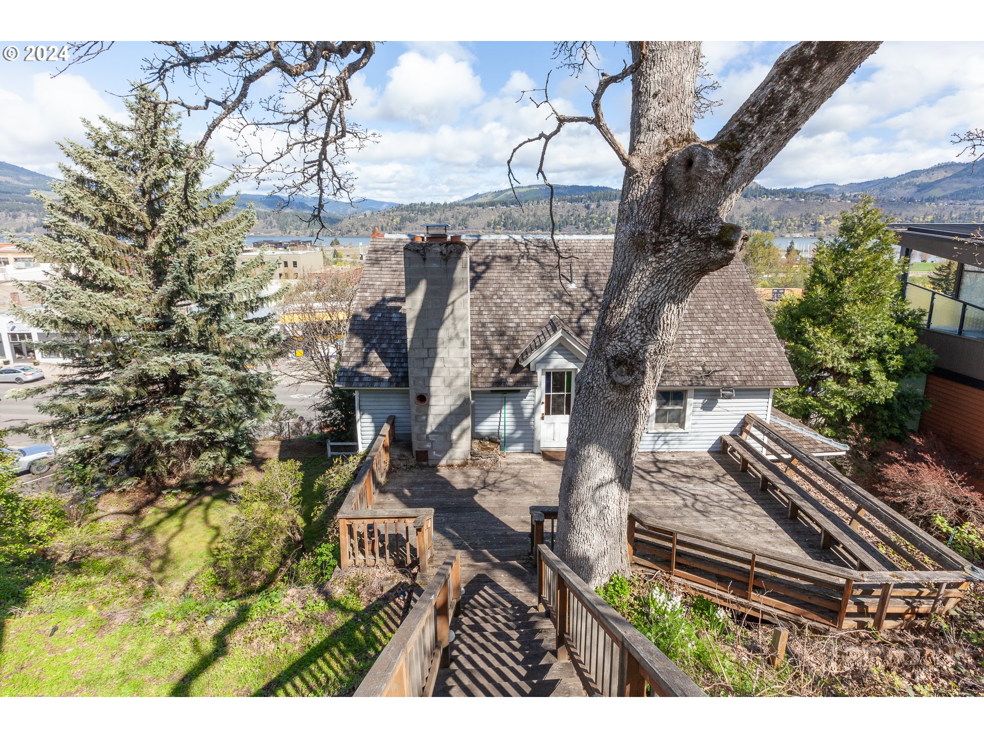 1 State Street Hood River, OR 97031 - Photo 22 of 47 a view of outdoor space and yard