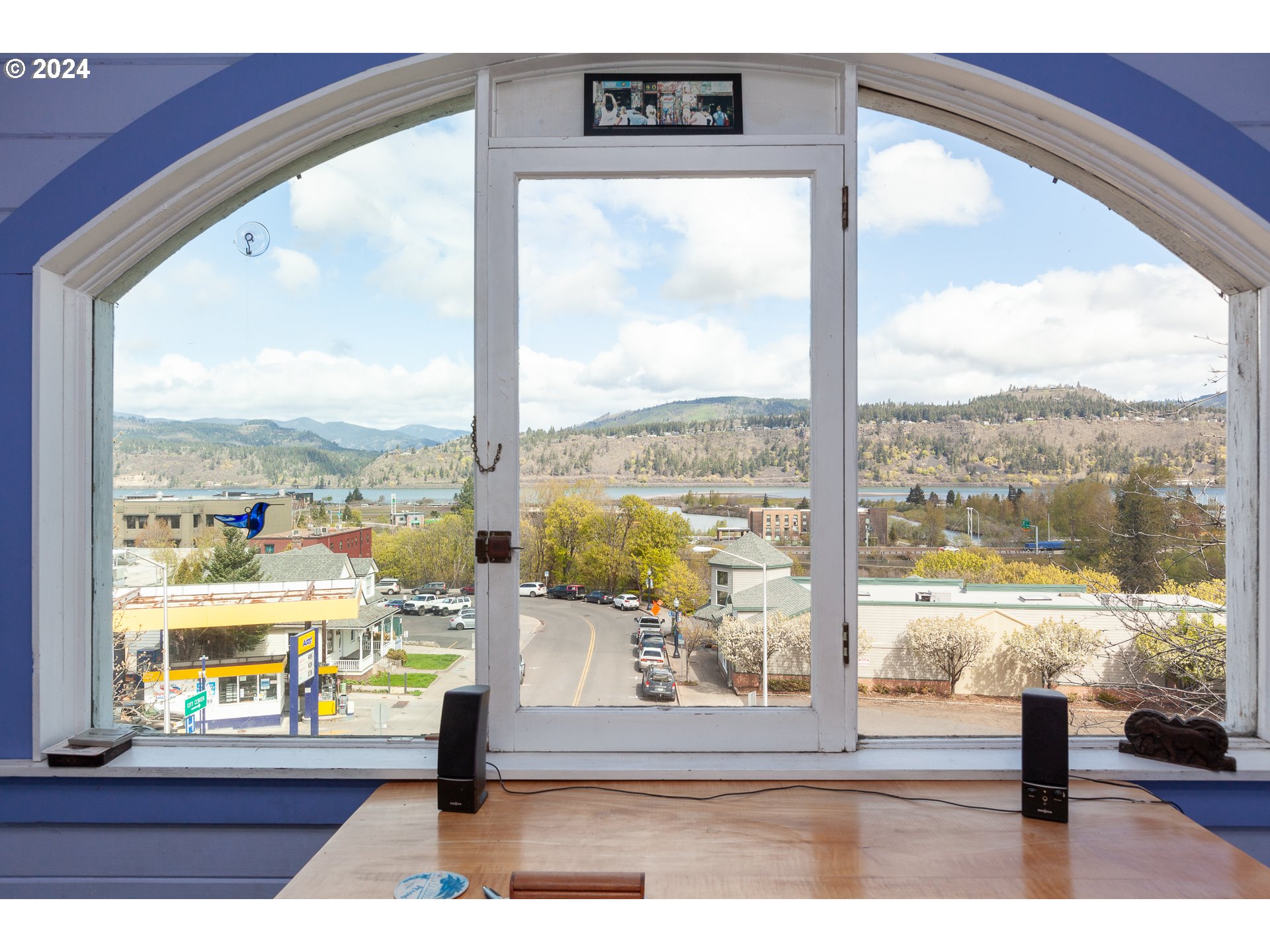1 State Street Hood River, OR 97031 - Photo 30 of 47 a view of living room with floor to ceiling windows and wooden floor