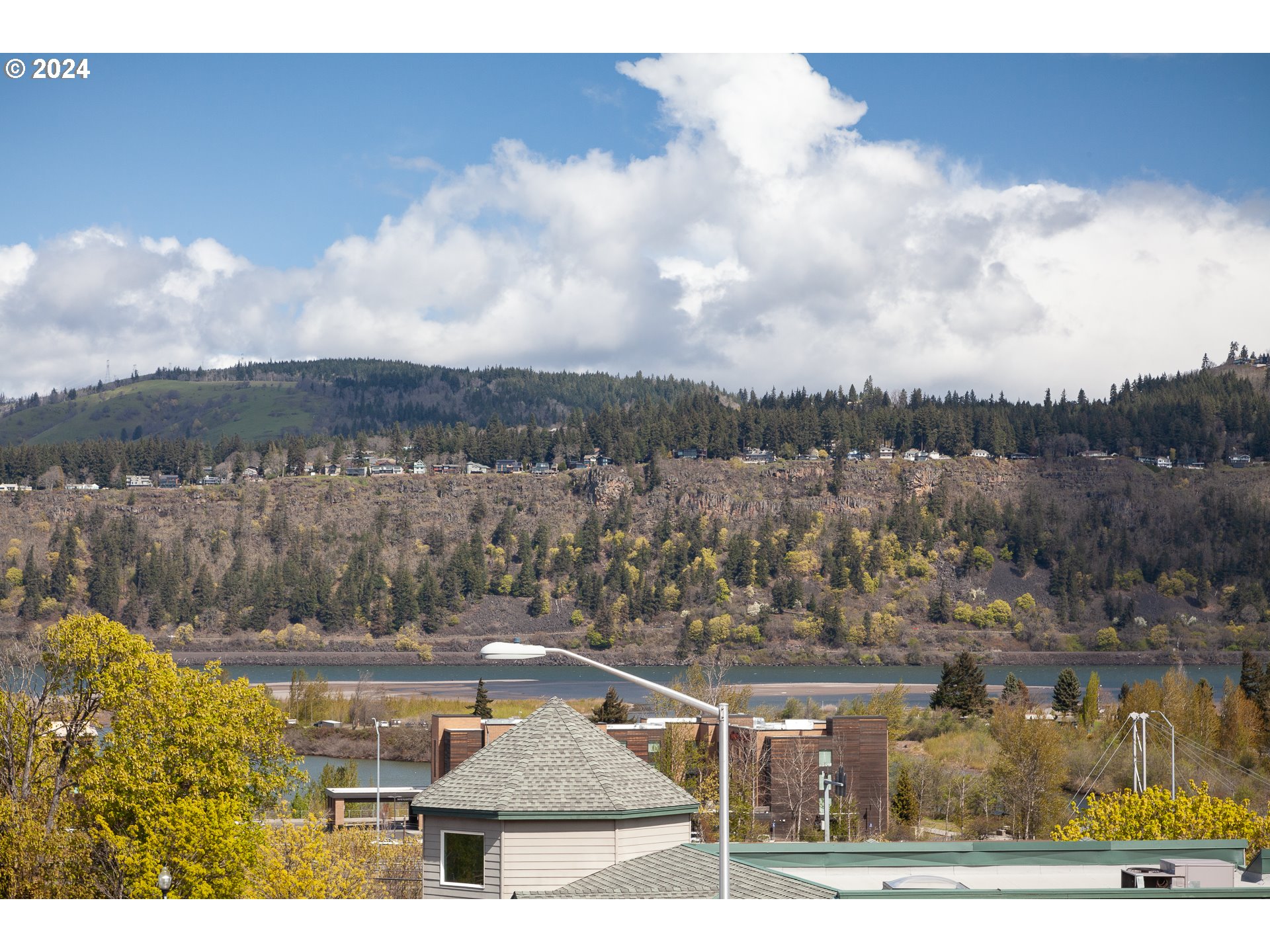 1 State Street Hood River, OR 97031 - Photo 5 of 47 a view of a lake in middle of the town