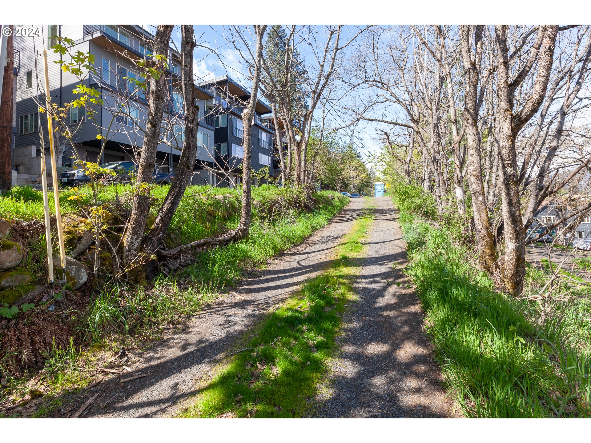 1 State Street Hood River, OR 97031 - Photo 9 of 47 a view of yard