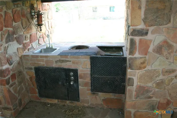 a view of entryway with a front door