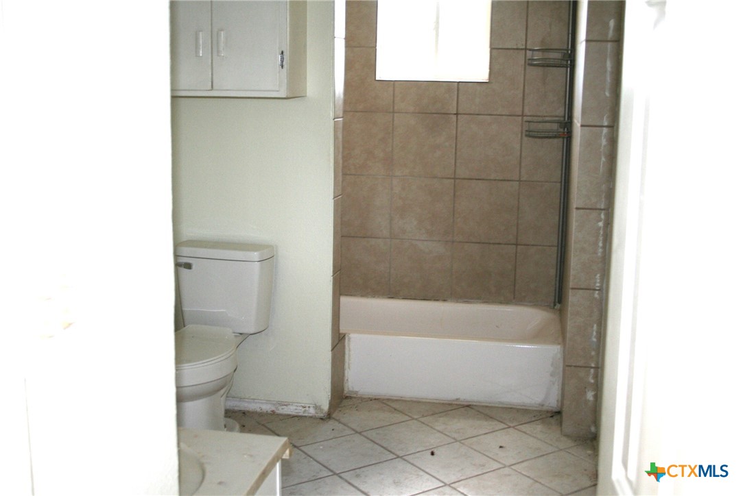 3402 Little Nolan Road Killeen, TX 76542 - Photo 28 of 37 a bathroom with a bathtub and toilet