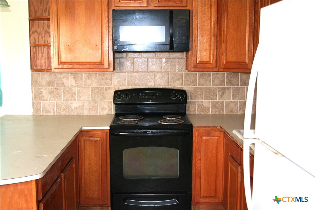3402 Little Nolan Road Killeen, TX 76542 - Photo 30 of 37 a kitchen with a stove and a microwave