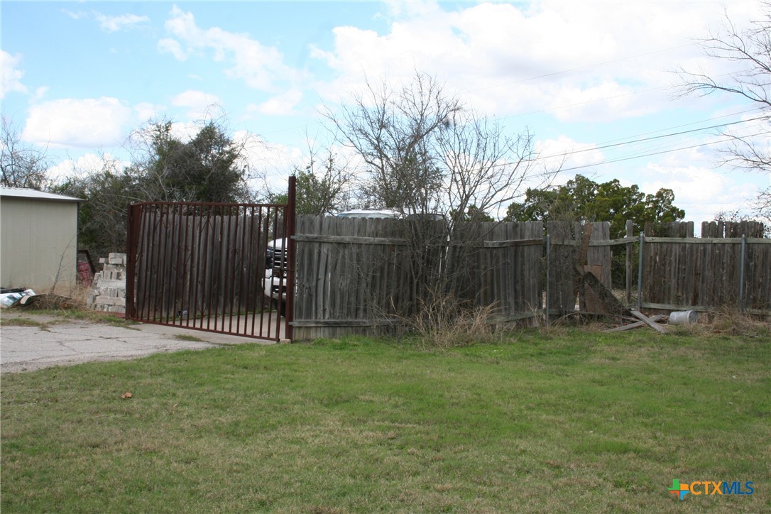 3402 Little Nolan Road Killeen, TX 76542 - Photo 34 of 37 a garden with wooden fence