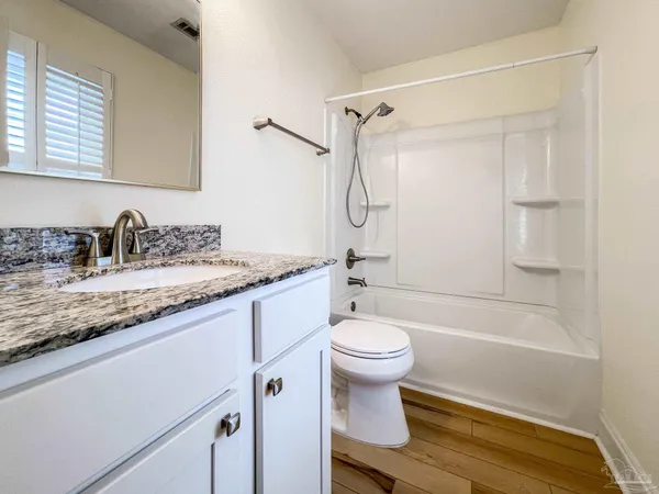 $1,425 | 601 East Burgess Road, Unit E4, Pensacola, FL 32504