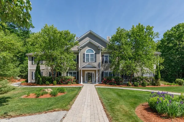 $419,900 | 80-7 Carriage Way, Manchester, NH 03102