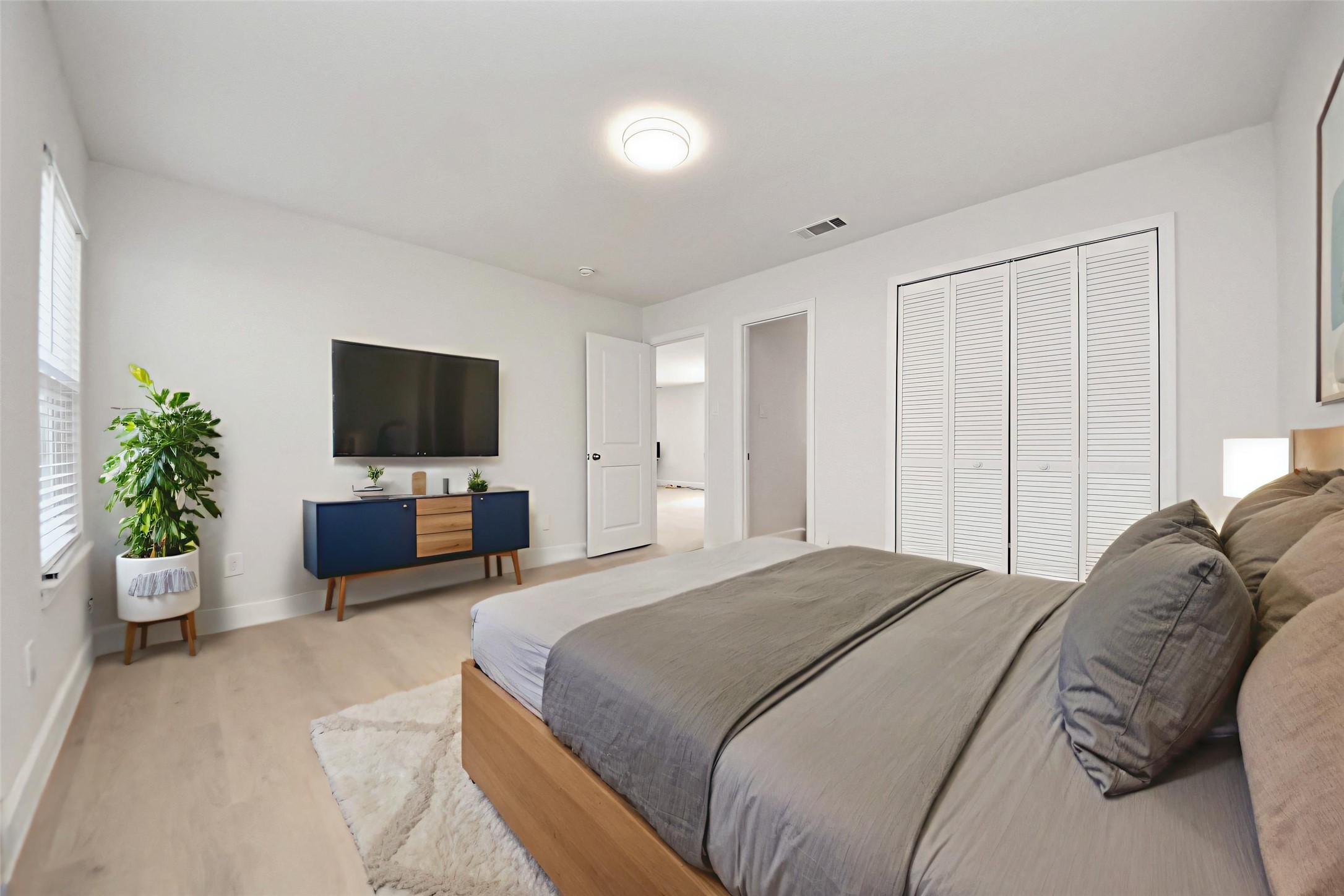 16124 Brettwood Lane Splendora, TX 77372 - Photo 17 of 40 a bedroom with a bed and a flat screen television