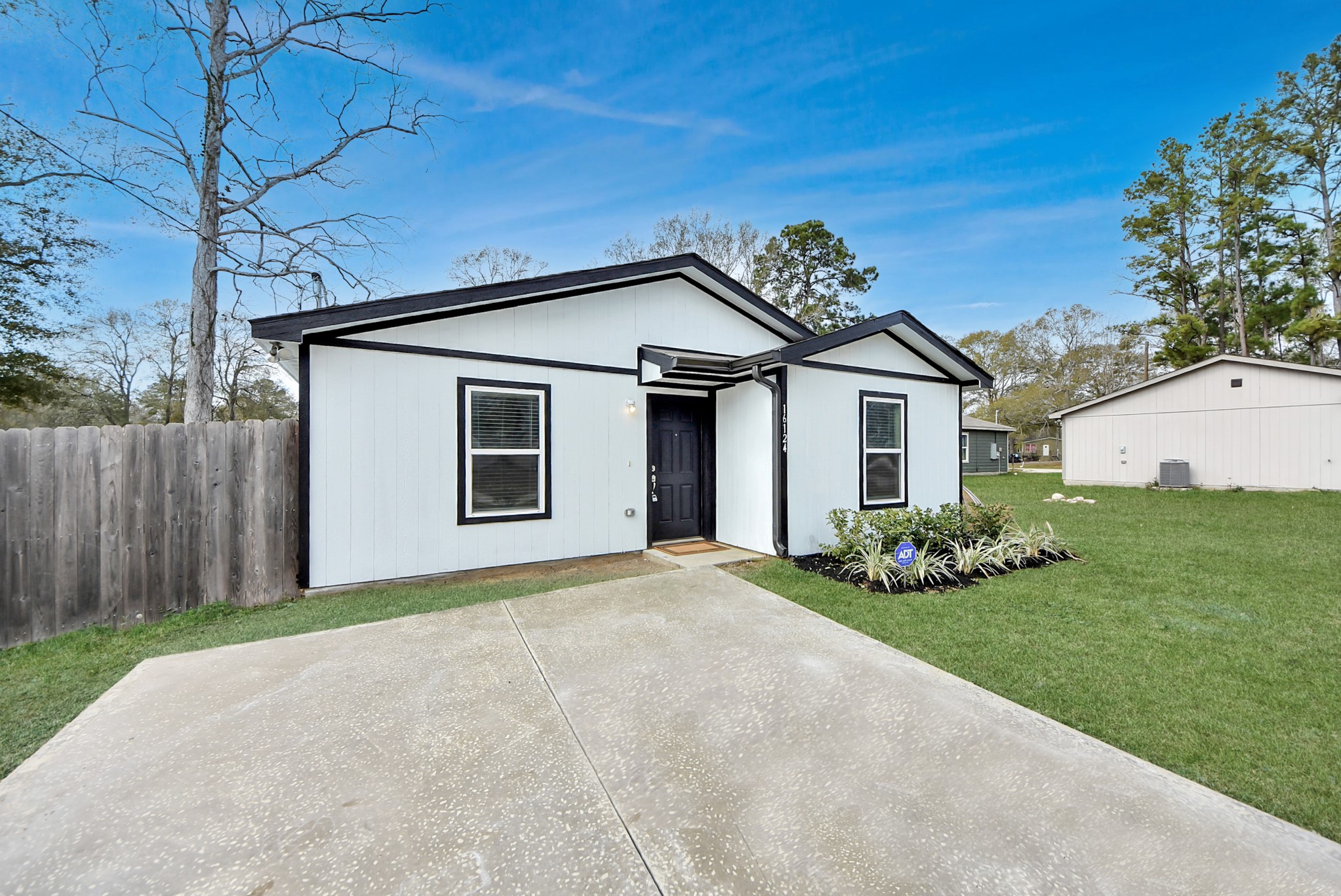 16124 Brettwood Lane Splendora, TX 77372 - Photo 3 of 40