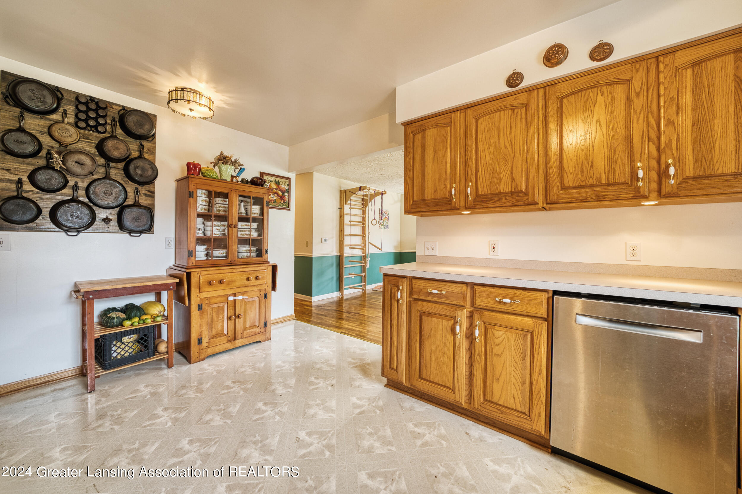 4561 Wilcox Road Holt, MI 48842 - Photo 10 of 52 Kitchen