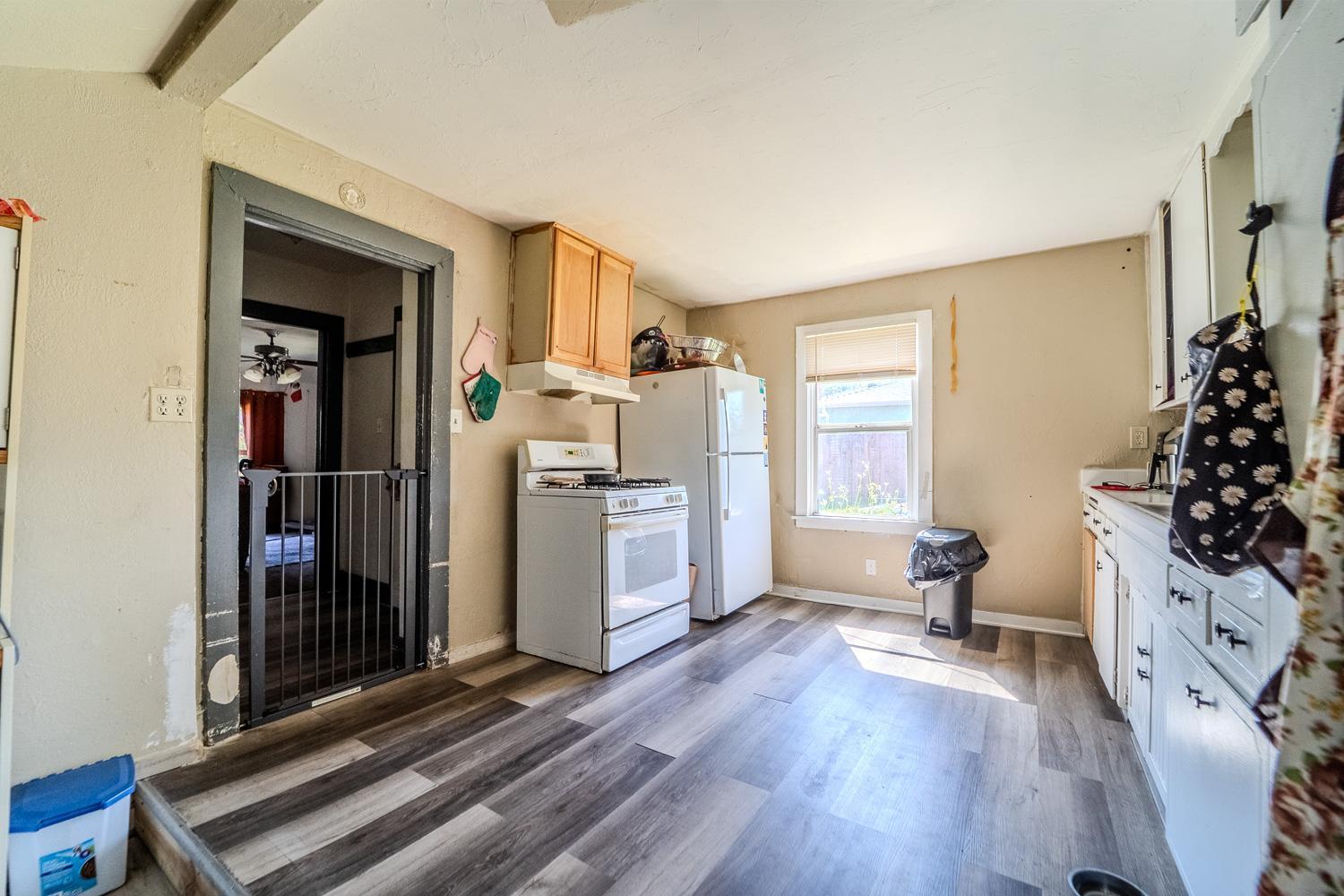 285 South Barrett Road Yuba City, CA 95991 - Photo 9 of 14 a view of a livingroom with furniture and a window