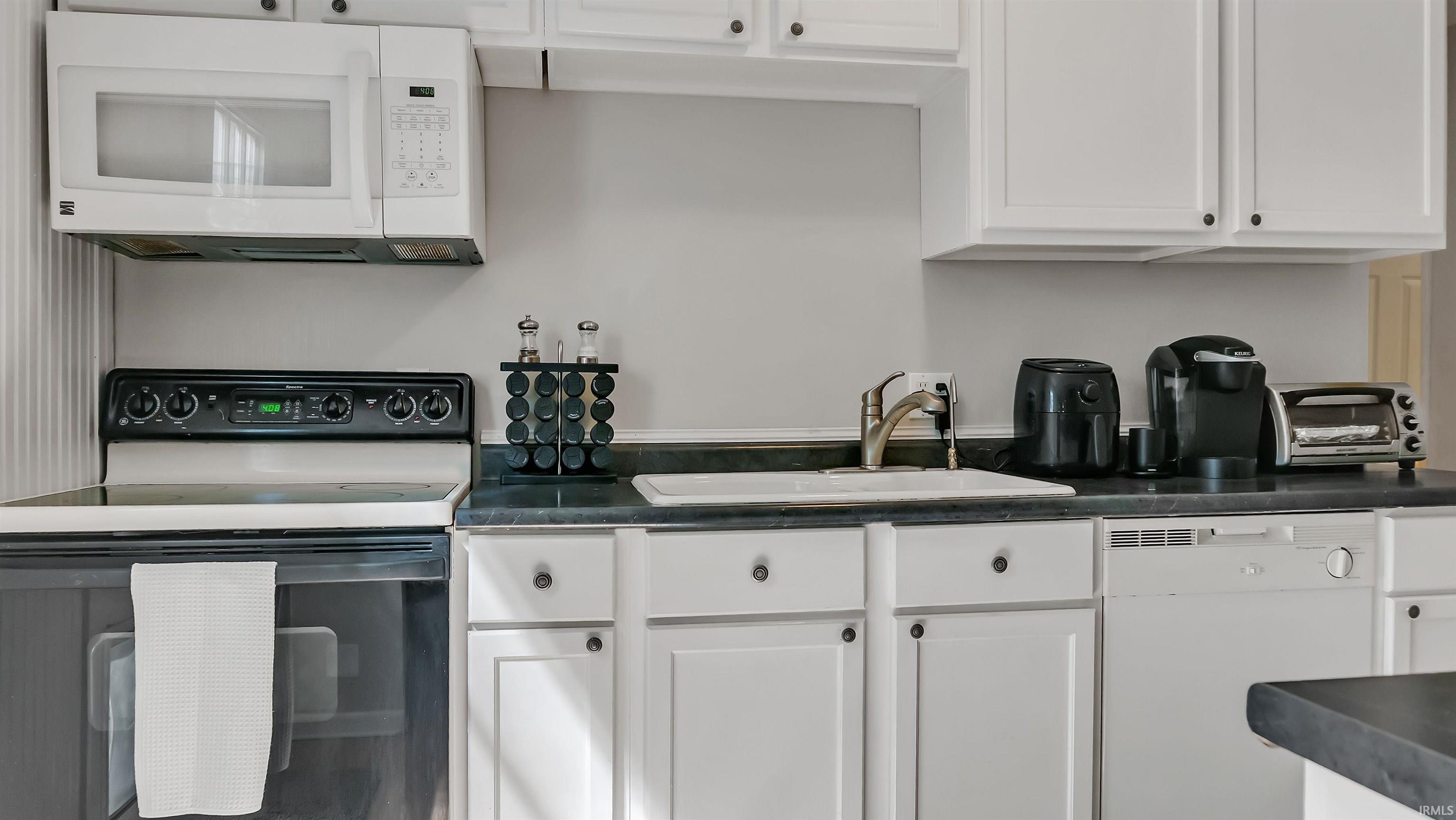 6260 South Fairfax Road Bloomington, IN 47401 - Photo 9 of 36
