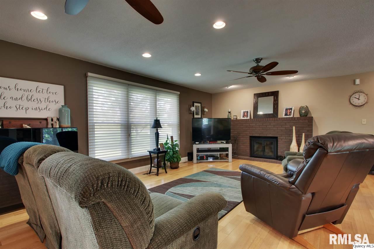 6712 White Oak Road Quincy, IL 62305 - Photo 4 of 15 Gallery Image 4