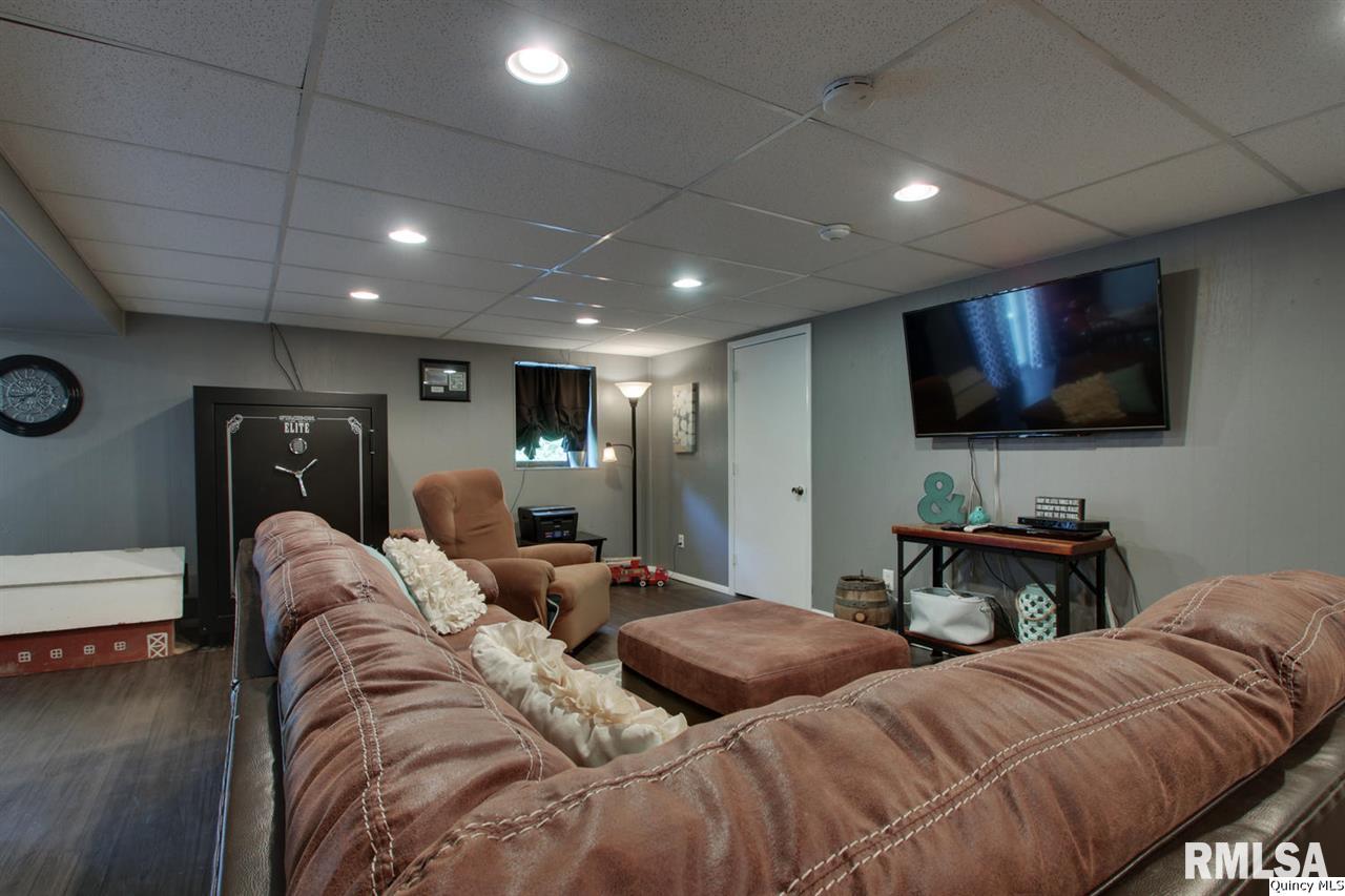 6712 White Oak Road Quincy, IL 62305 - Photo 7 of 15 Gallery Image 7