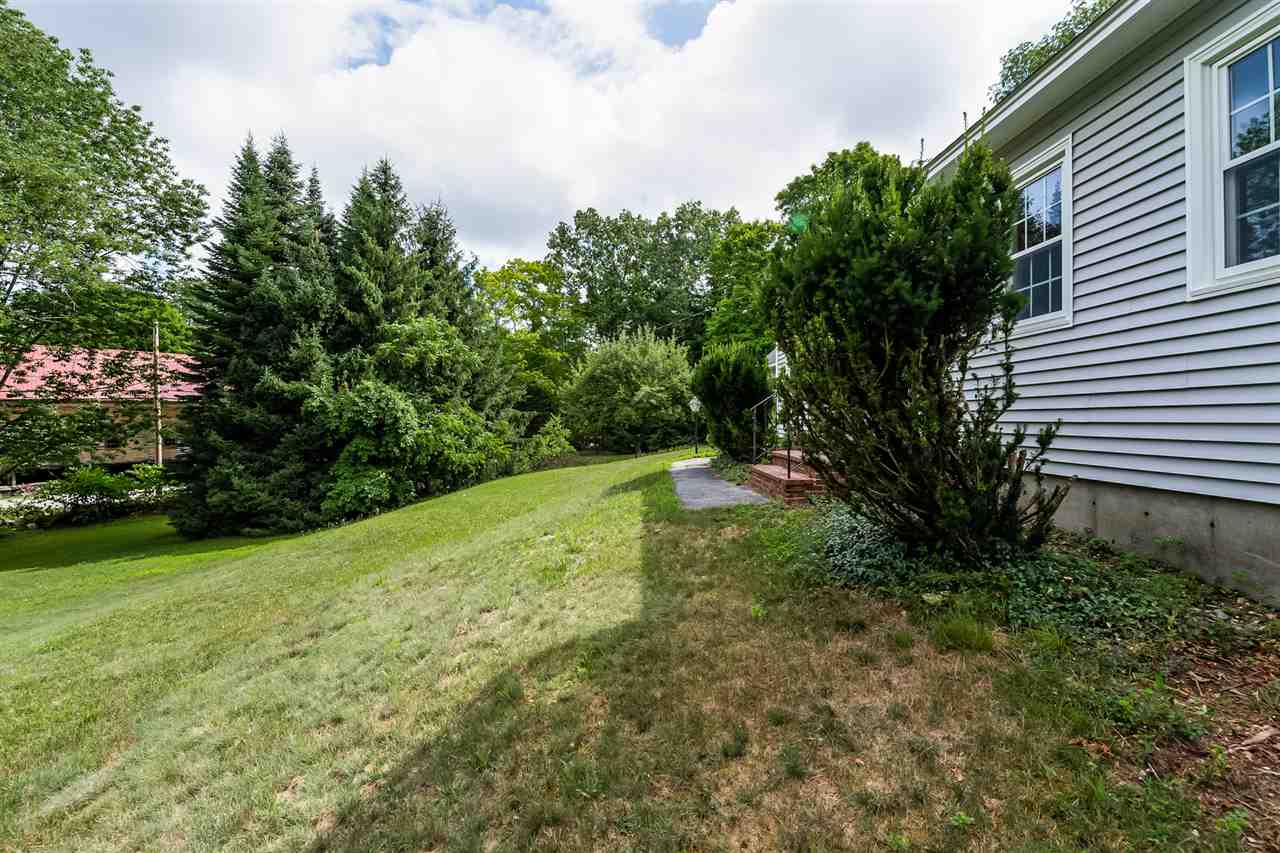 37 Litchfield Road Londonderry, NH 03053 - Photo 3 of 34