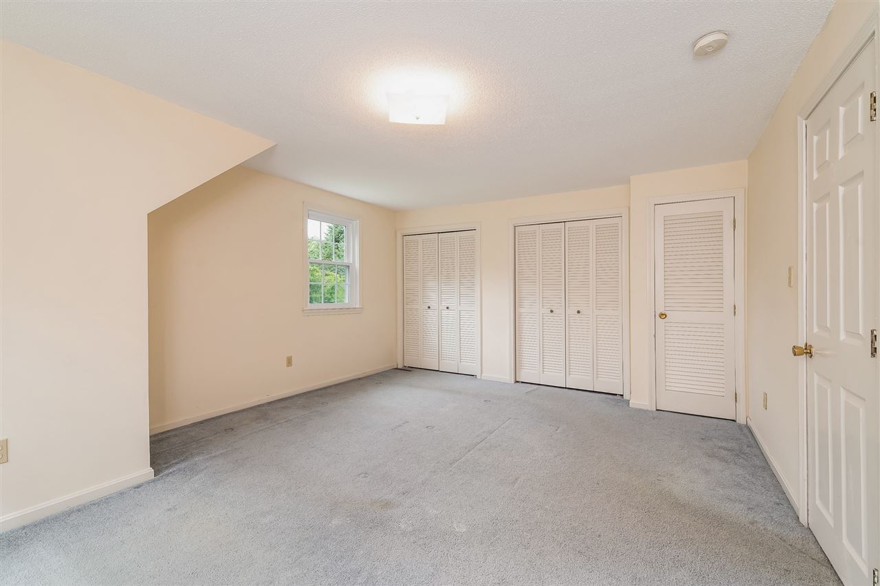 37 Litchfield Road Londonderry, NH 03053 - Photo 23 of 34