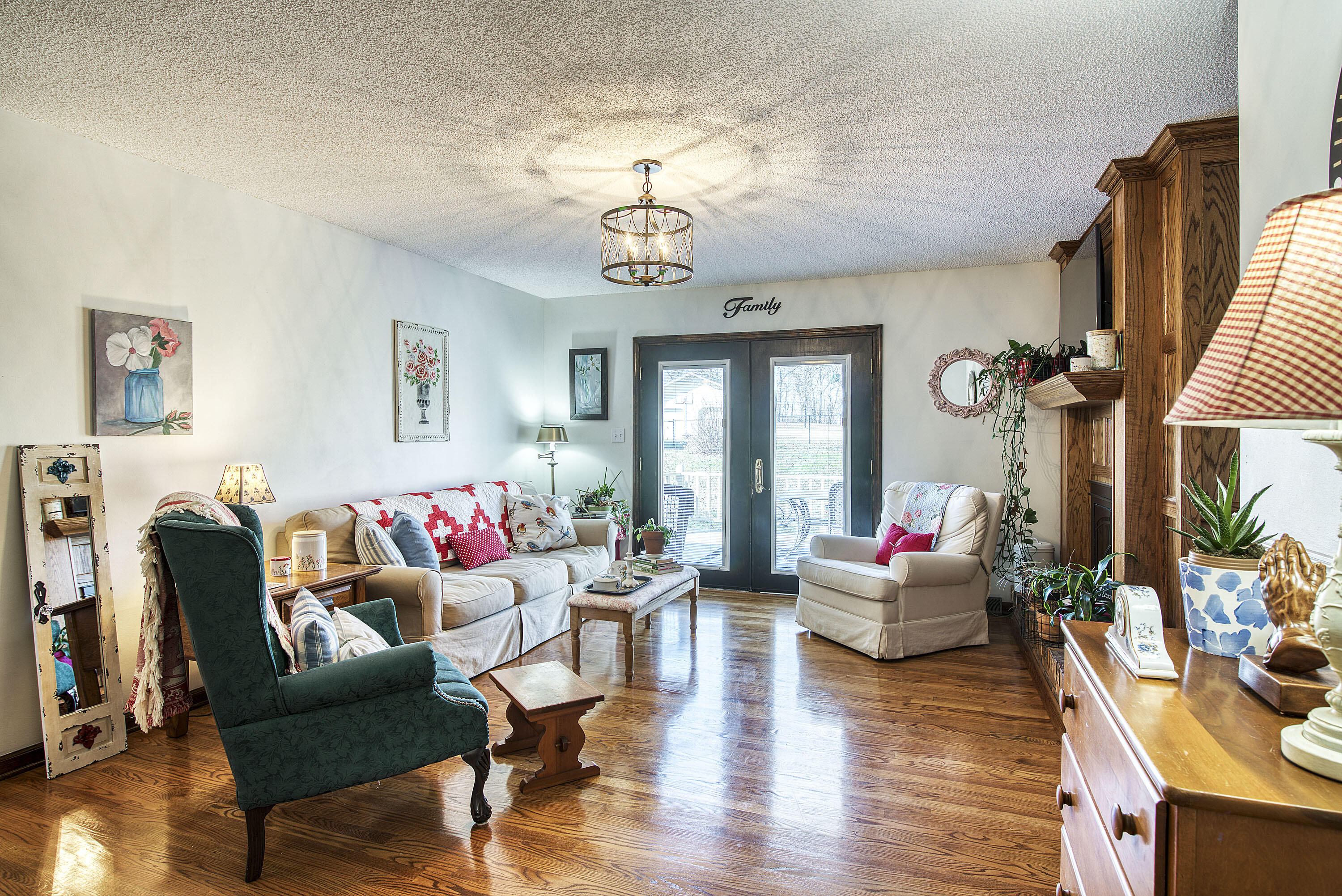 363 Booher Spgs Road Bristol, VA 24201 - Photo 3 of 32 LIVING ROOM 1