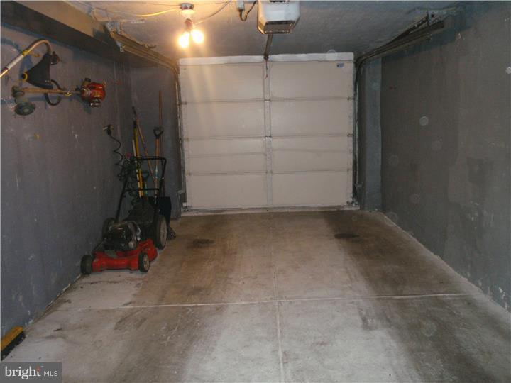 518 Holly Road Yeadon, PA 19050 - Photo 21 of 25 Garage