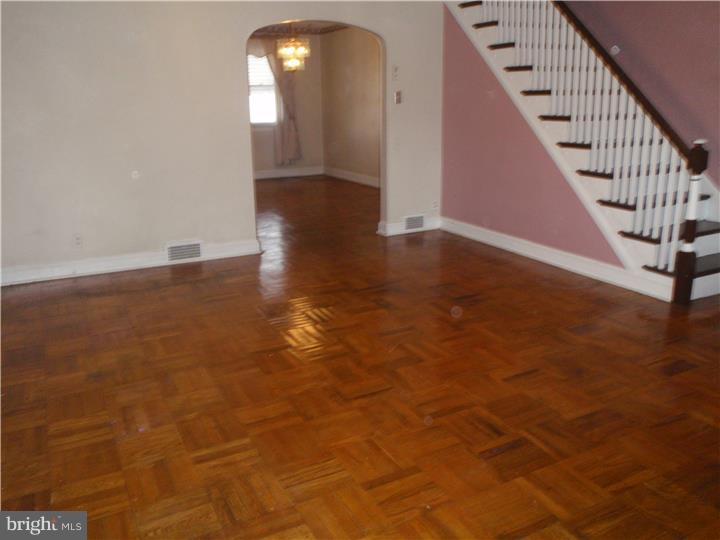 518 Holly Road Yeadon, PA 19050 - Photo 5 of 25 Living Room