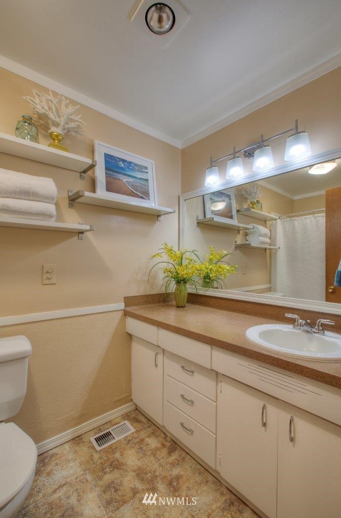 17819 110th Avenue Southeast Renton, WA 98055 - Photo 14 of 25 Gallery Image 14