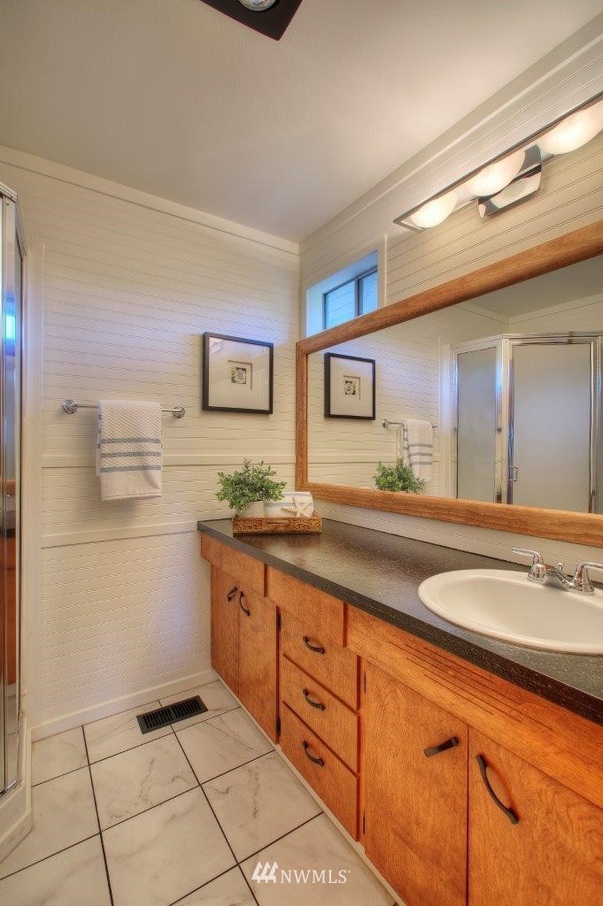 17819 110th Avenue Southeast Renton, WA 98055 - Photo 18 of 25 Gallery Image 18