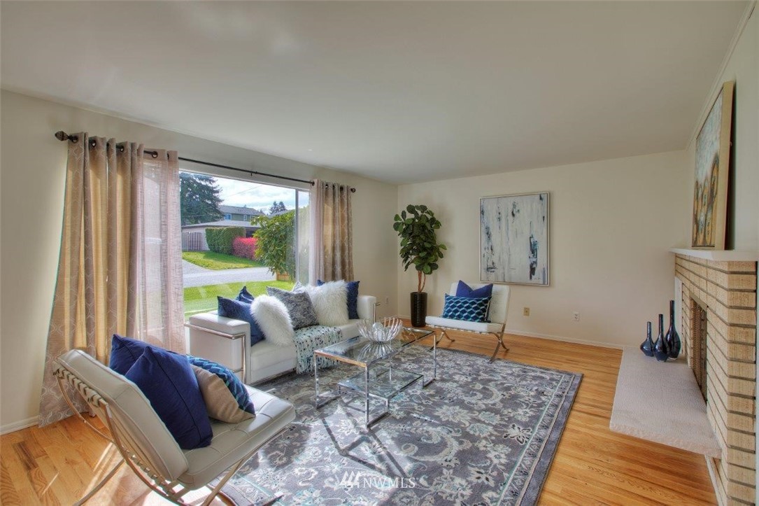 17819 110th Avenue Southeast Renton, WA 98055 - Photo 3 of 25 Gallery Image 3