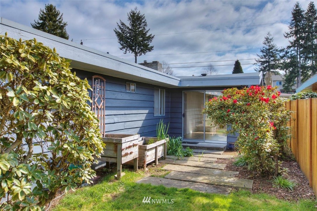 17819 110th Avenue Southeast Renton, WA 98055 - Photo 24 of 25 Gallery Image 24