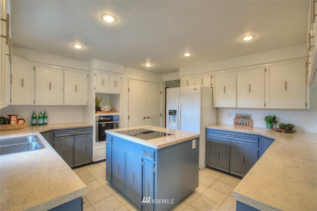 17819 110th Avenue Southeast Renton, WA 98055 - Photo 7 of 25 Gallery Image 7