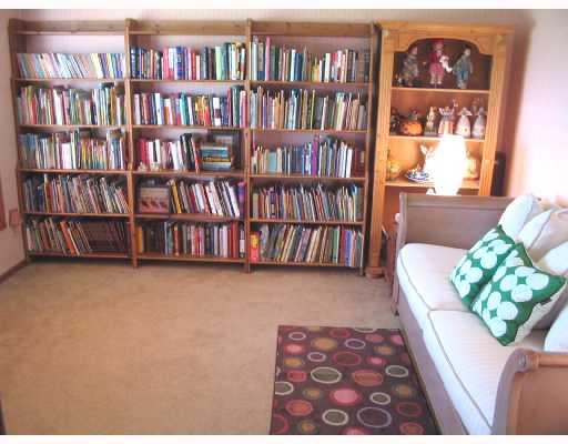178 Cedar Ridge Drive Monaca, PA 15061 - Photo 2 of 8 Living Room.
