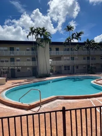 $1,900 | 7505 Southwest 82nd Street, Unit 117, Miami, FL 33143