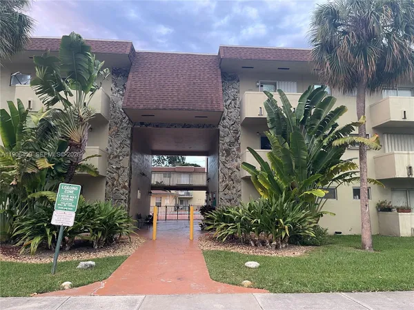 $1,900 | 7505 Southwest 82nd Street, Unit 117, Miami, FL 33143