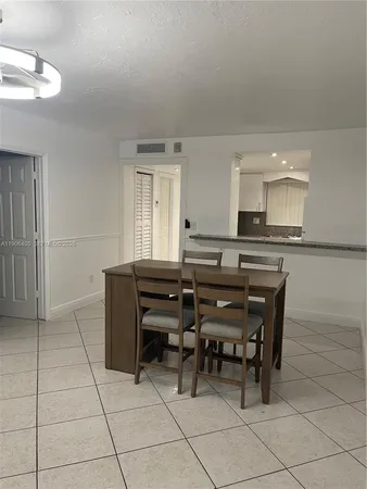 $1,900 | 7505 Southwest 82nd Street, Unit 117, Miami, FL 33143