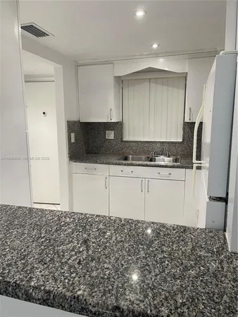 $1,900 | 7505 Southwest 82nd Street, Unit 117, Miami, FL 33143