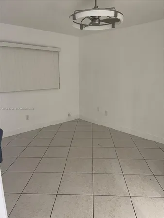 $1,900 | 7505 Southwest 82nd Street, Unit 117, Miami, FL 33143