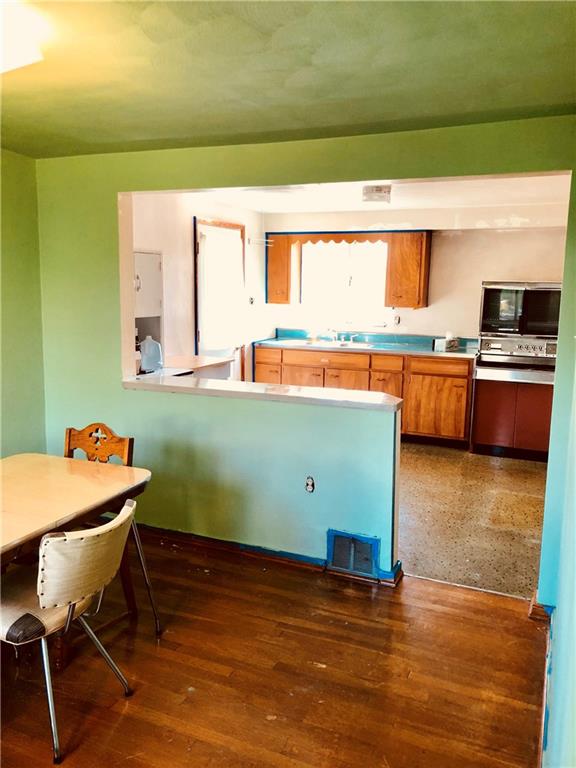 108 Owens Road Coraopolis, PA 15108 - Photo 3 of 15