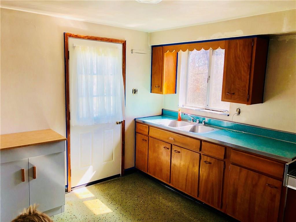 108 Owens Road Coraopolis, PA 15108 - Photo 4 of 15