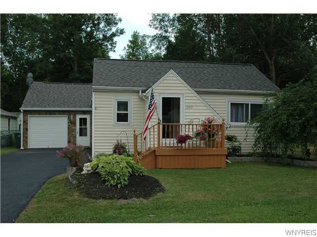 2810 Homeyer Road Wheatfield, NY 14120 - Photo 1 of 1 Exterior Front