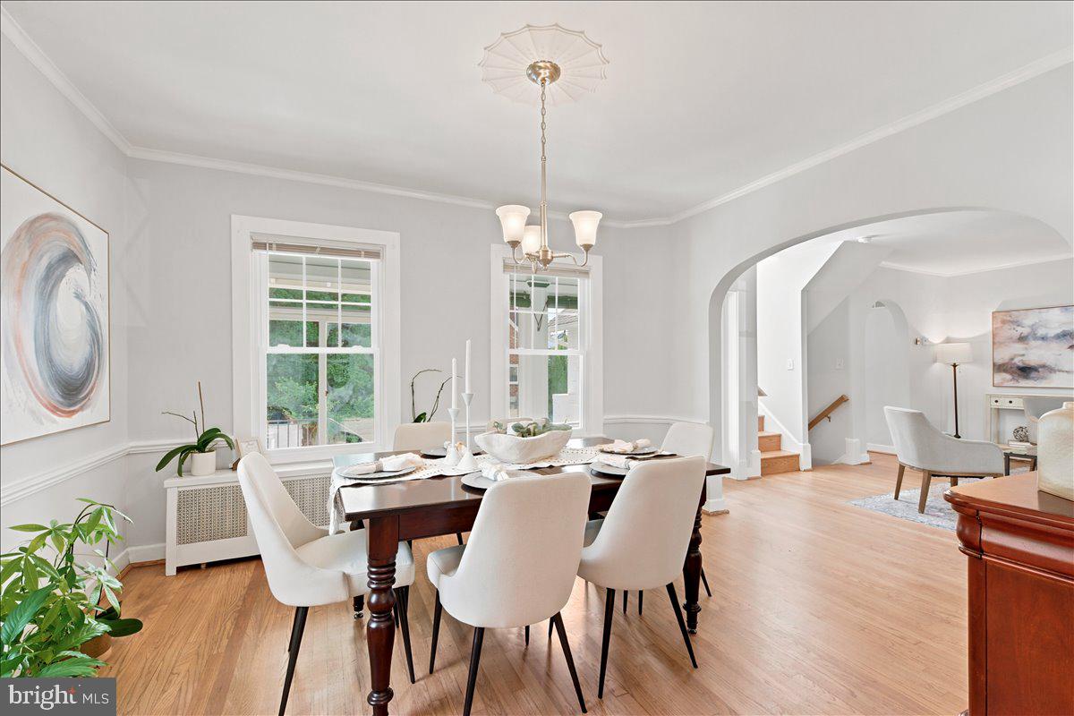 2800 South Arlington Ridge Road Arlington, VA 22206 - Photo 13 of 54 a view of a a dining room with furniture window and outside view