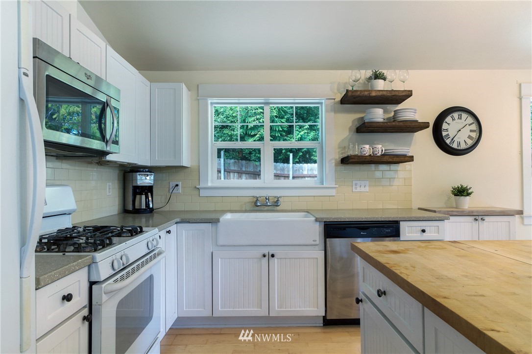 5402 Roche Harbor Road San Juan Island, WA 98250 - Photo 7 of 19 Gallery Image 7